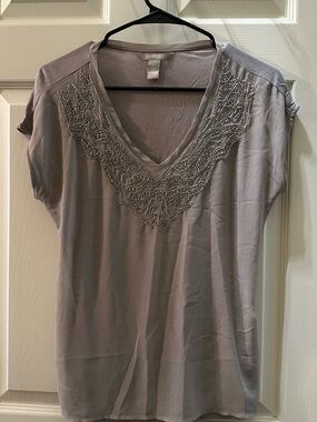 Banana Republic Beaded V-Neck Women's Top in Light Gray